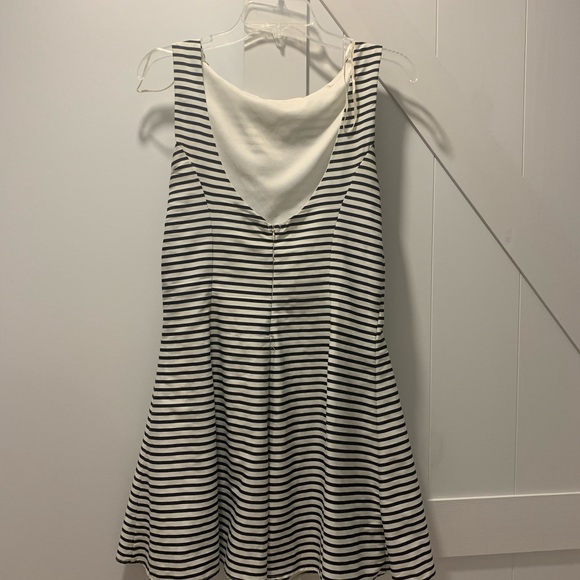 Cute striped open back dress from Zara. Size Medium - Picture 2 of 3